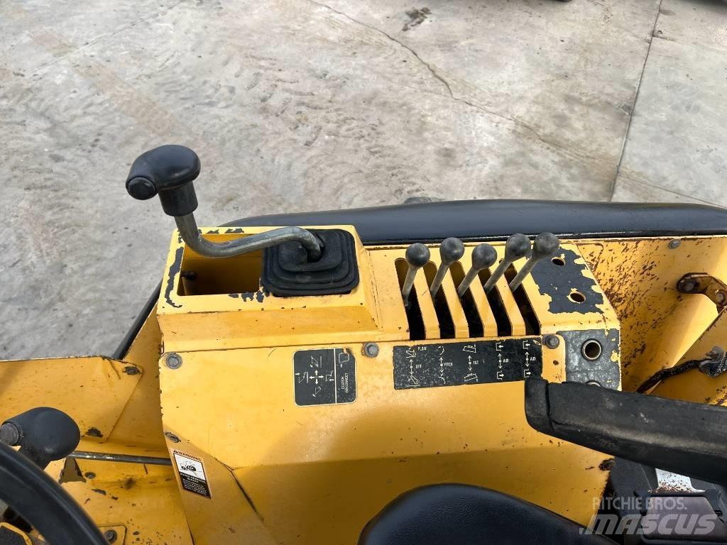 John Deere 210 LE لوادر وحفارات أمامية