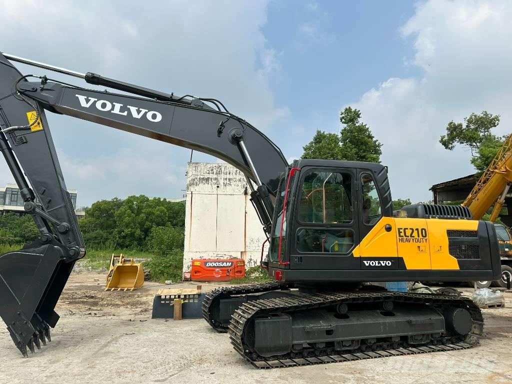 Volvo EC 210 حفارات وسط 7 طن - 12 طن