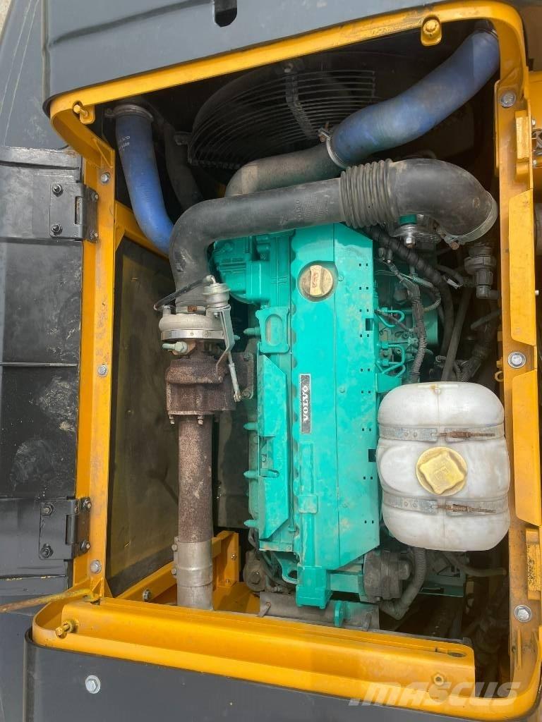 Volvo EC 210 حفارات وسط 7 طن - 12 طن