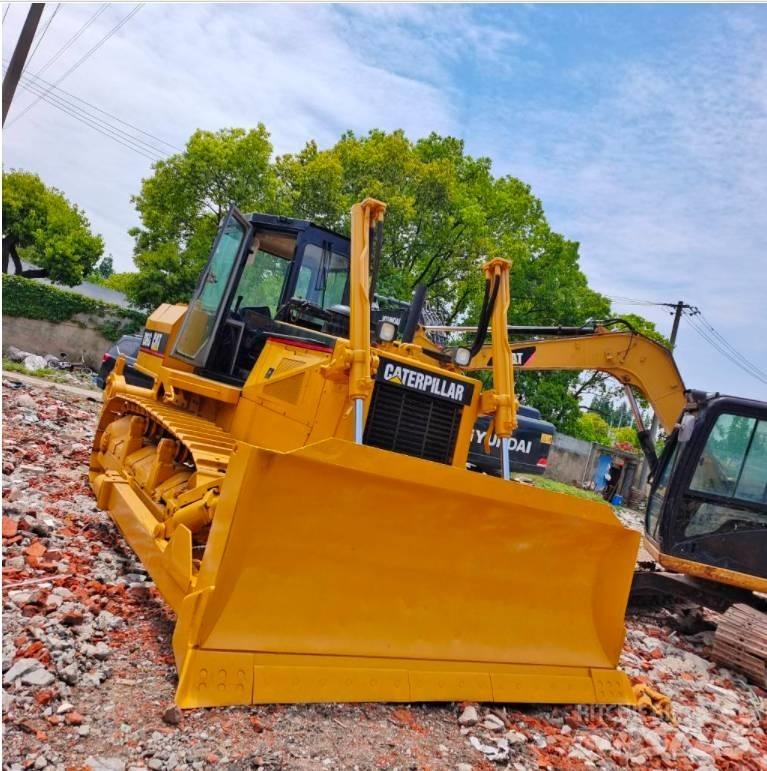 CAT D 6 G بلدوزرات مجنزرة