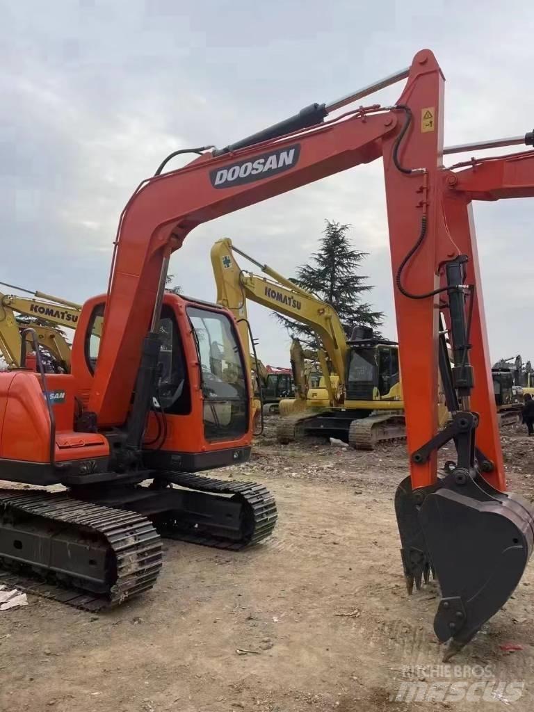 Doosan DX 80 حفارات وسط 7 طن - 12 طن