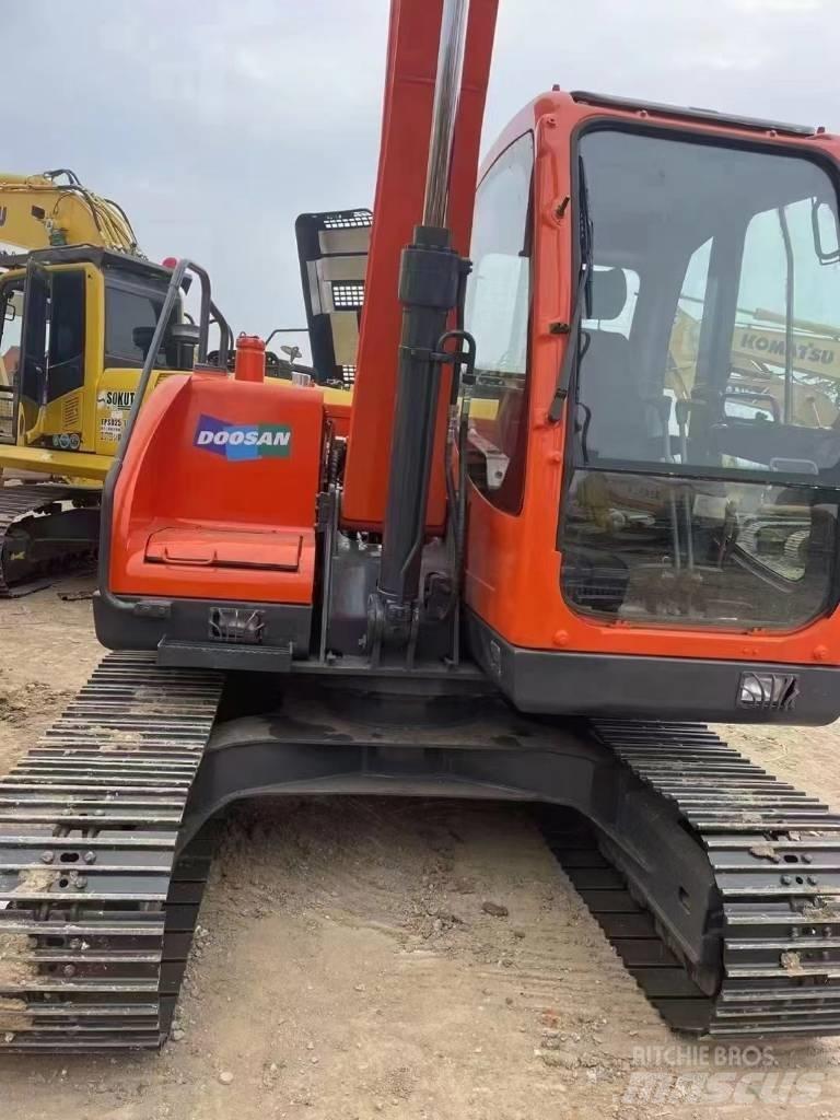 Doosan DX 80 حفارات وسط 7 طن - 12 طن