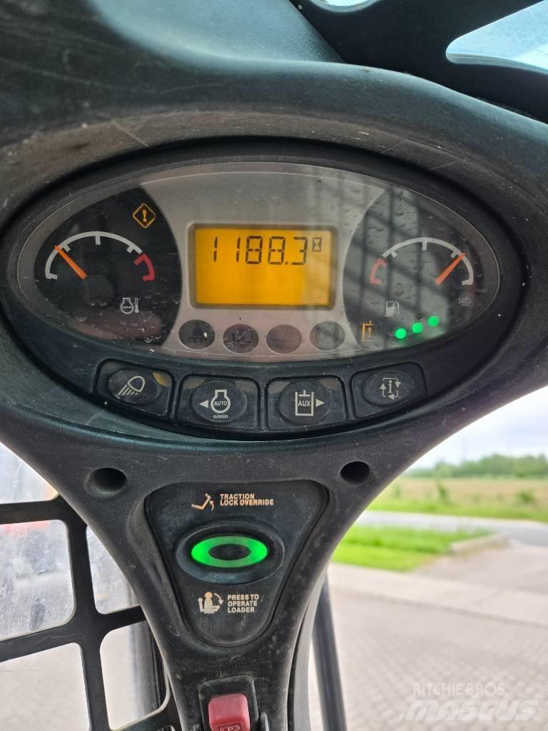 Bobcat S 770 لوادر انزلاقية التوجيه
