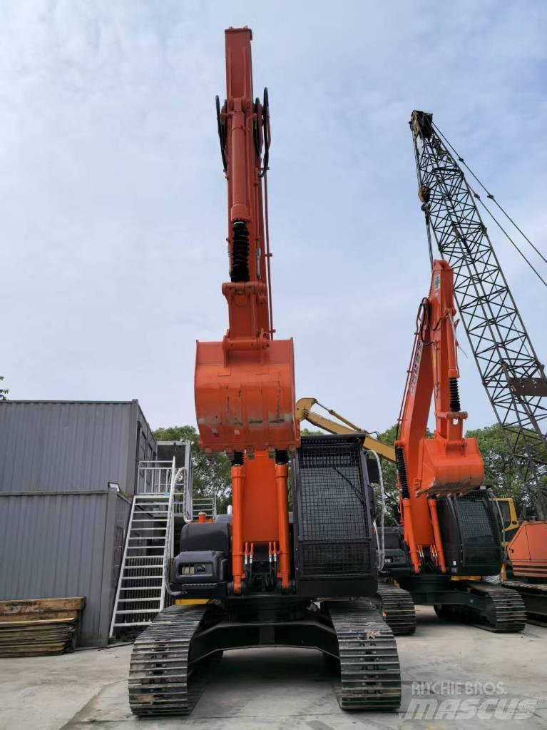 Hitachi ZX 200-3 G حفارات زحافة