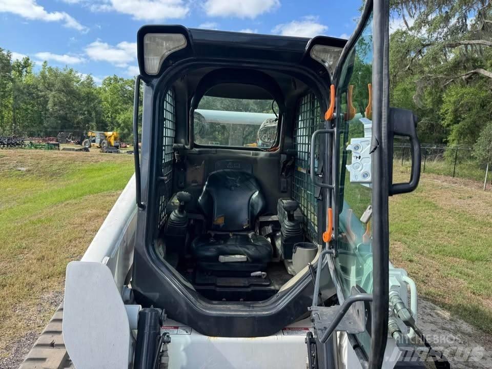 Bobcat T 750 لوادر انزلاقية التوجيه