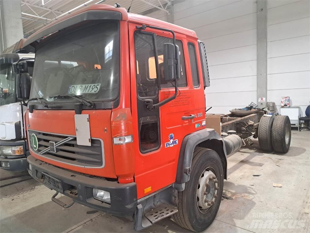 Volvo FL6 220 وحدات الجر