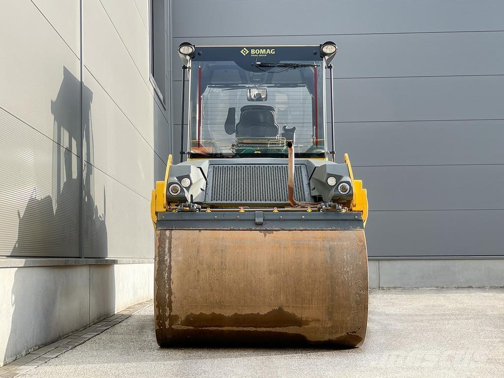 Bomag BW 151 AD-5 مداحل ثنائية الاسطوانة