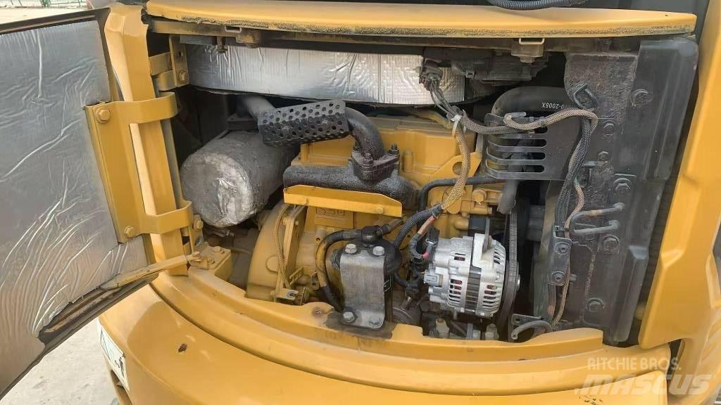 CAT 303 حفارات زحافة