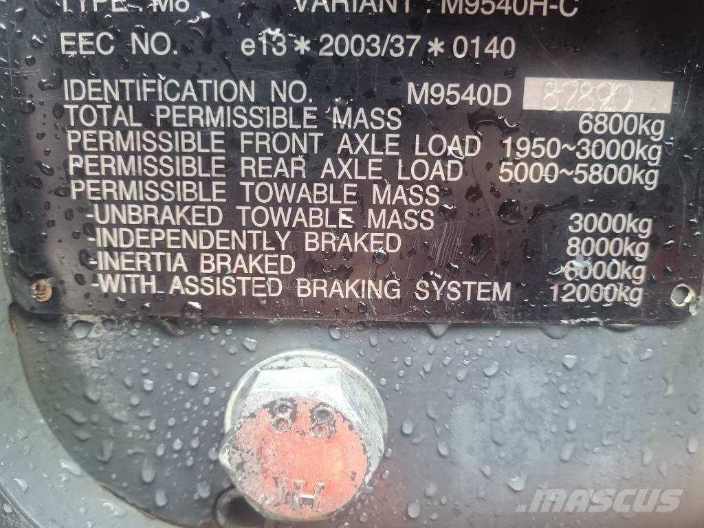 Kubota M 9540 الجرارات