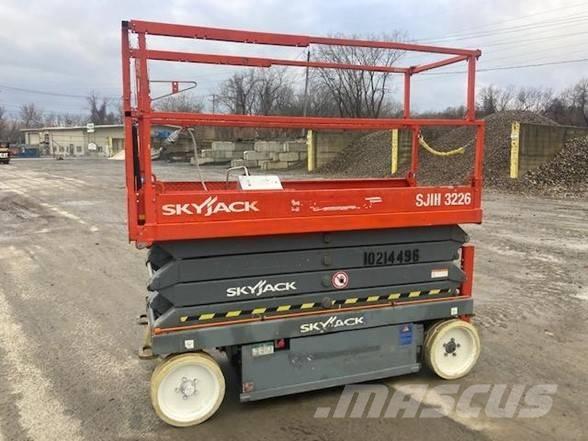 SkyJack SJ III 3226 رافعات مقصية الشكل