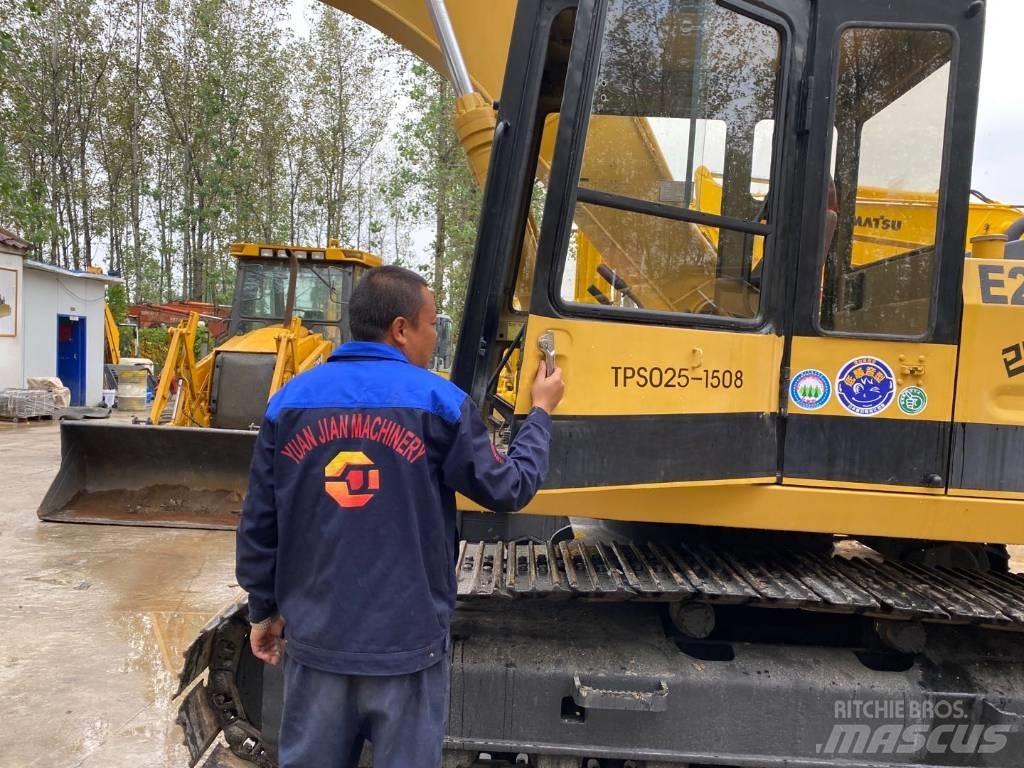 CAT E 200 B حفارات زحافة