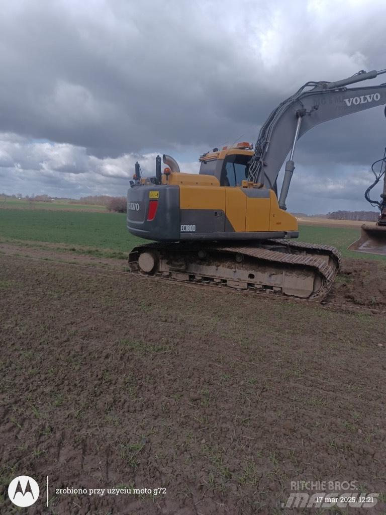 Volvo EC 180 D حفارات زحافة