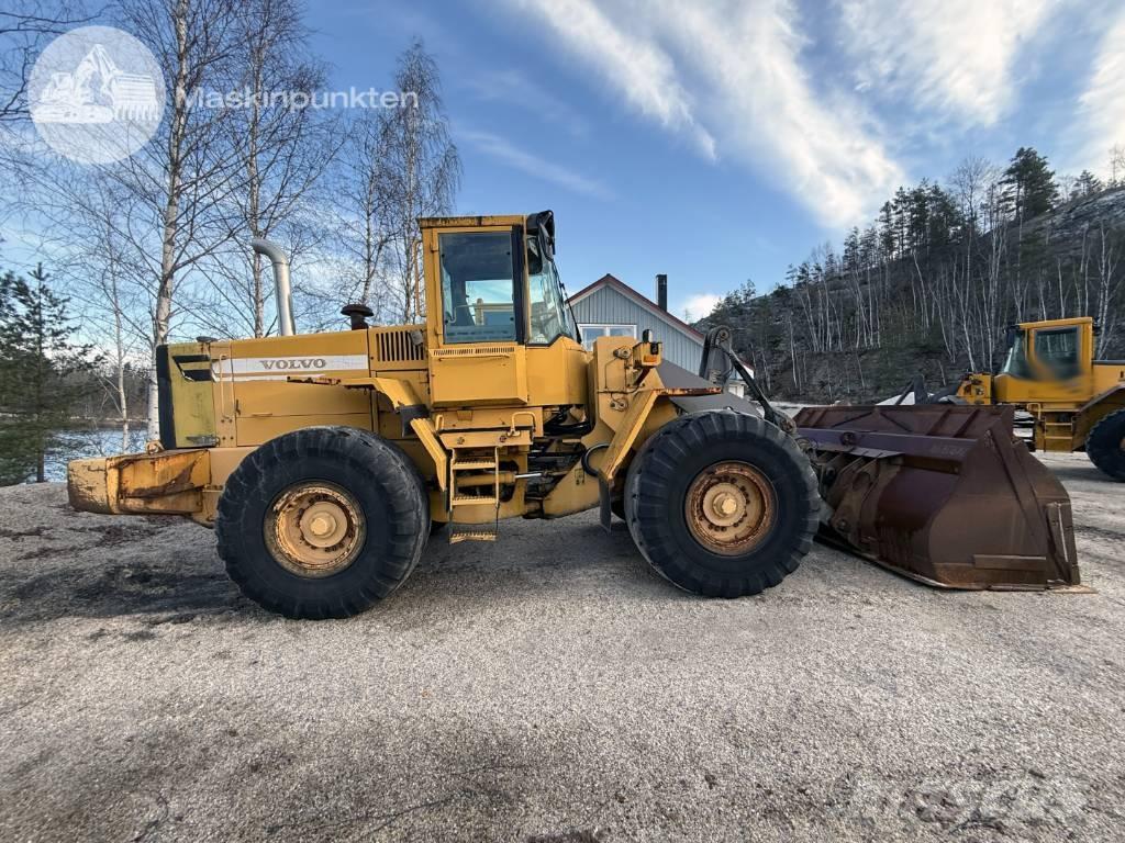 Volvo L 120 C لوادر بعجل
