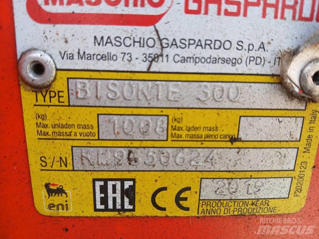 Maschio Bisonte 300 جزازات وأغطية المراعي