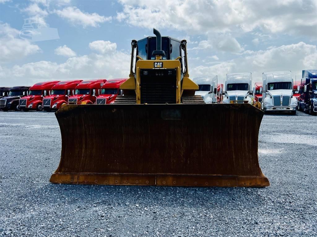 CAT D 6 N XL بلدوزرات مجنزرة