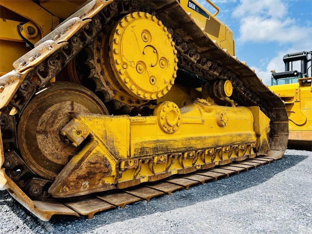 CAT D 6 N XL بلدوزرات مجنزرة