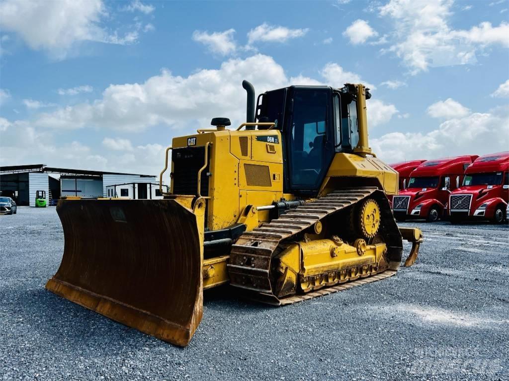 CAT D 6 N XL بلدوزرات مجنزرة
