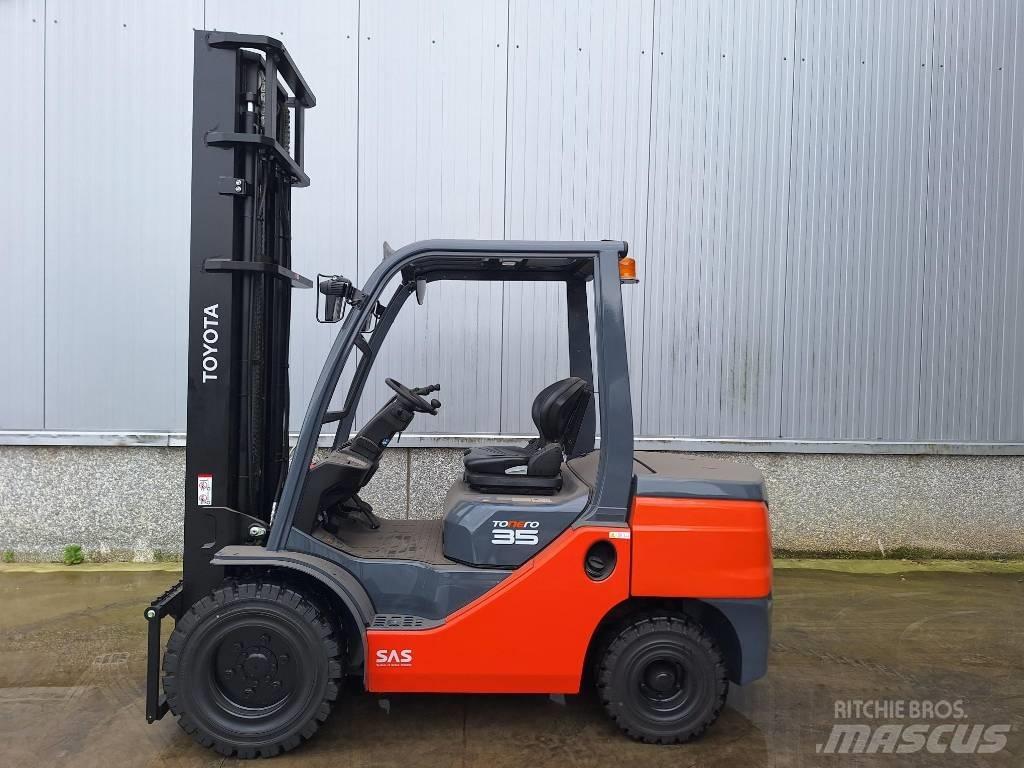 Toyota 52-2 FD JF 35 شاحنات الديزل