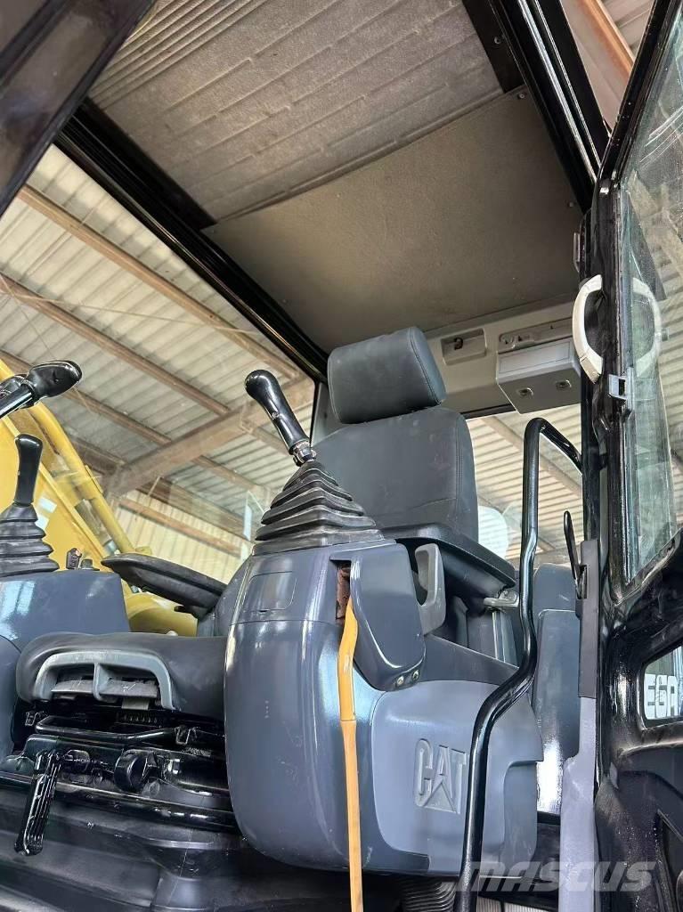 CAT 329 D حفارات زحافة