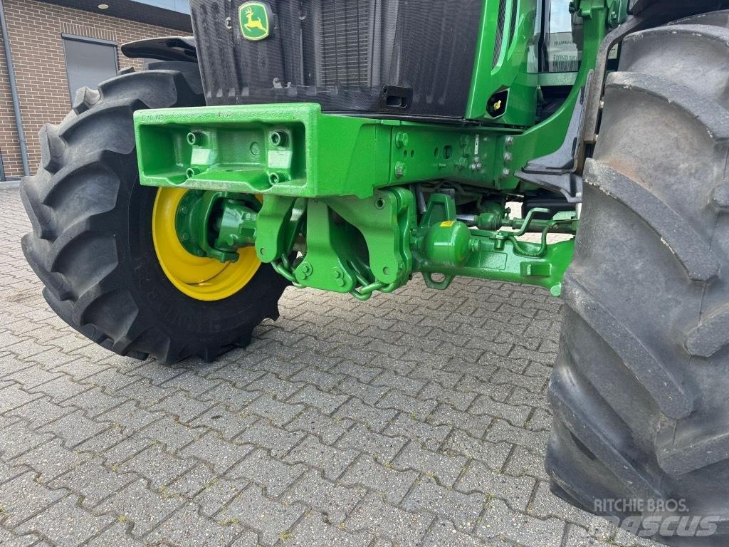 John Deere 6120 M الجرارات