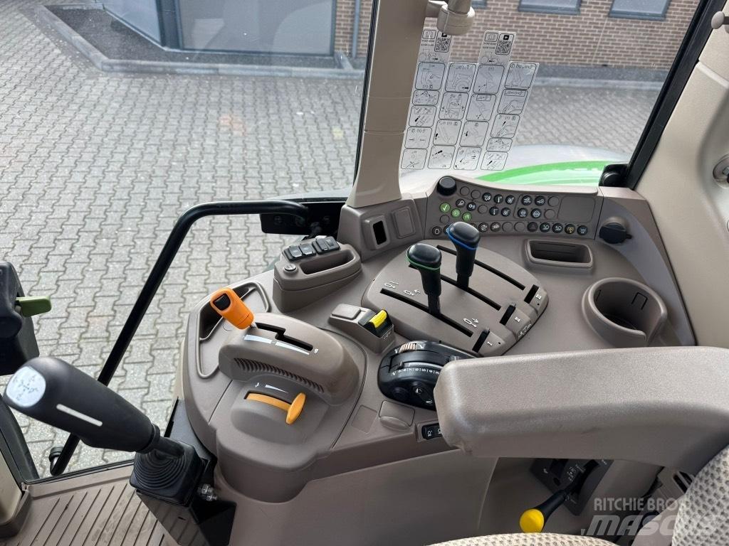 John Deere 6120 M الجرارات
