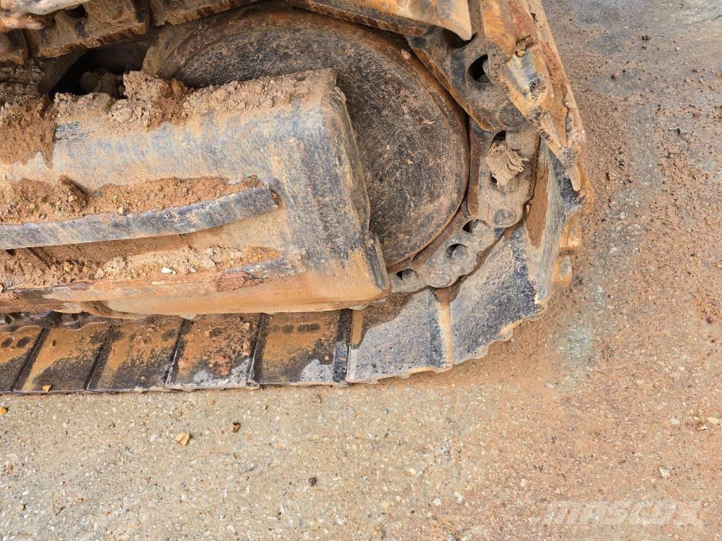 Hyundai Robex 300 LC حفارات زحافة