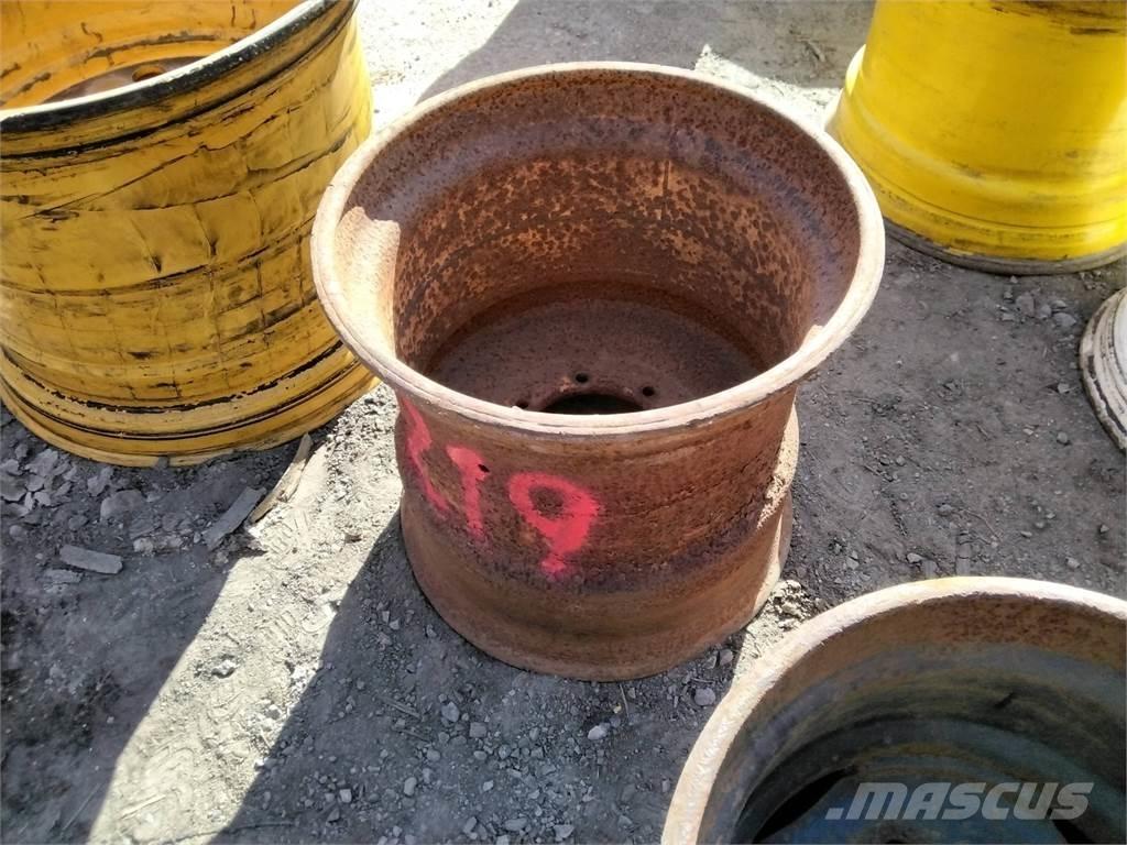 Valmet 820 20x22,5 الإطارات والعجلات والحافات