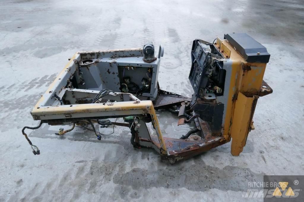 CAT 220-2800 كابينة والداخلية