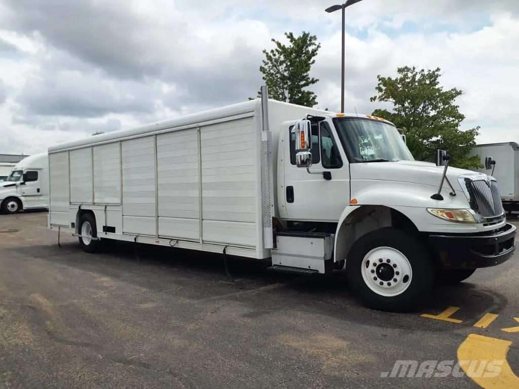 International 4300 شاحنات نقل المشروبات