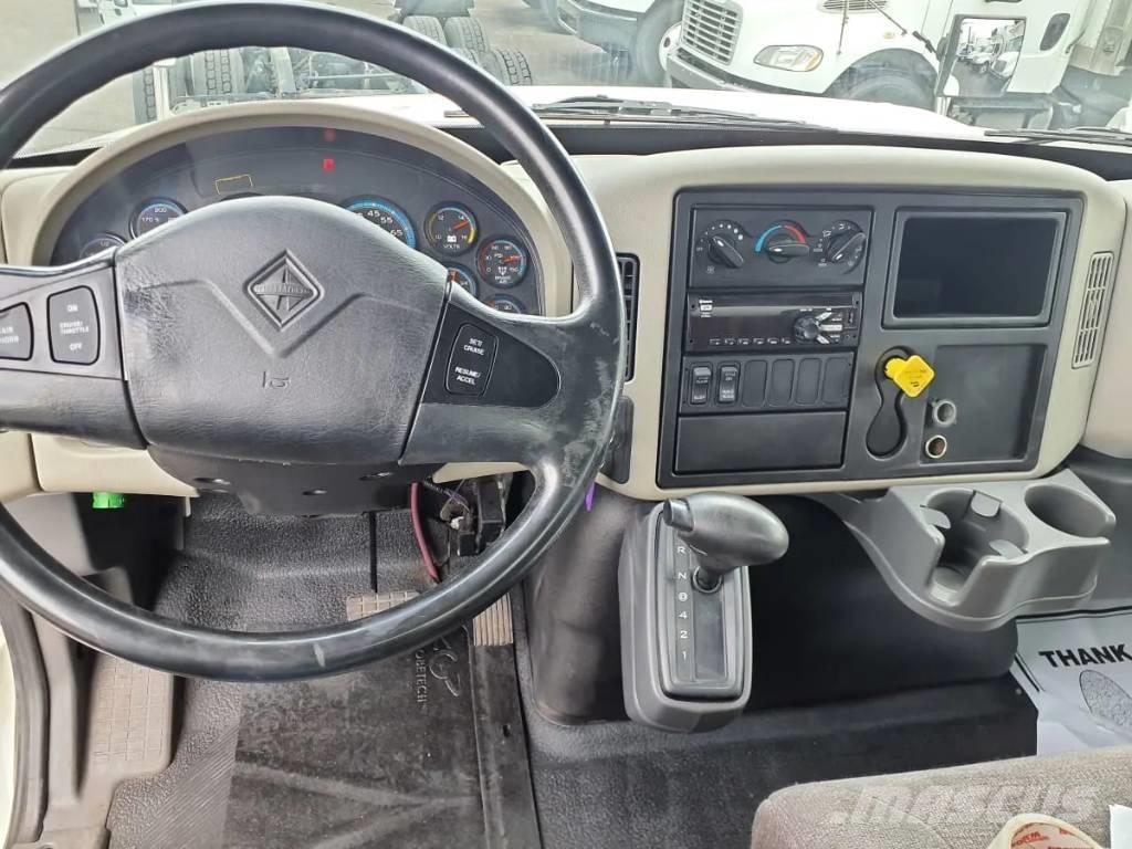 International 4300 شاحنات نقل المشروبات