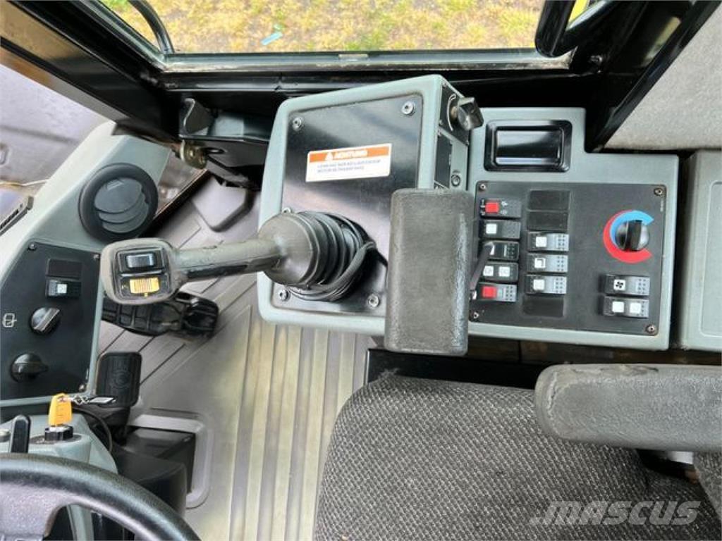 CAT 930H لوادر بعجل