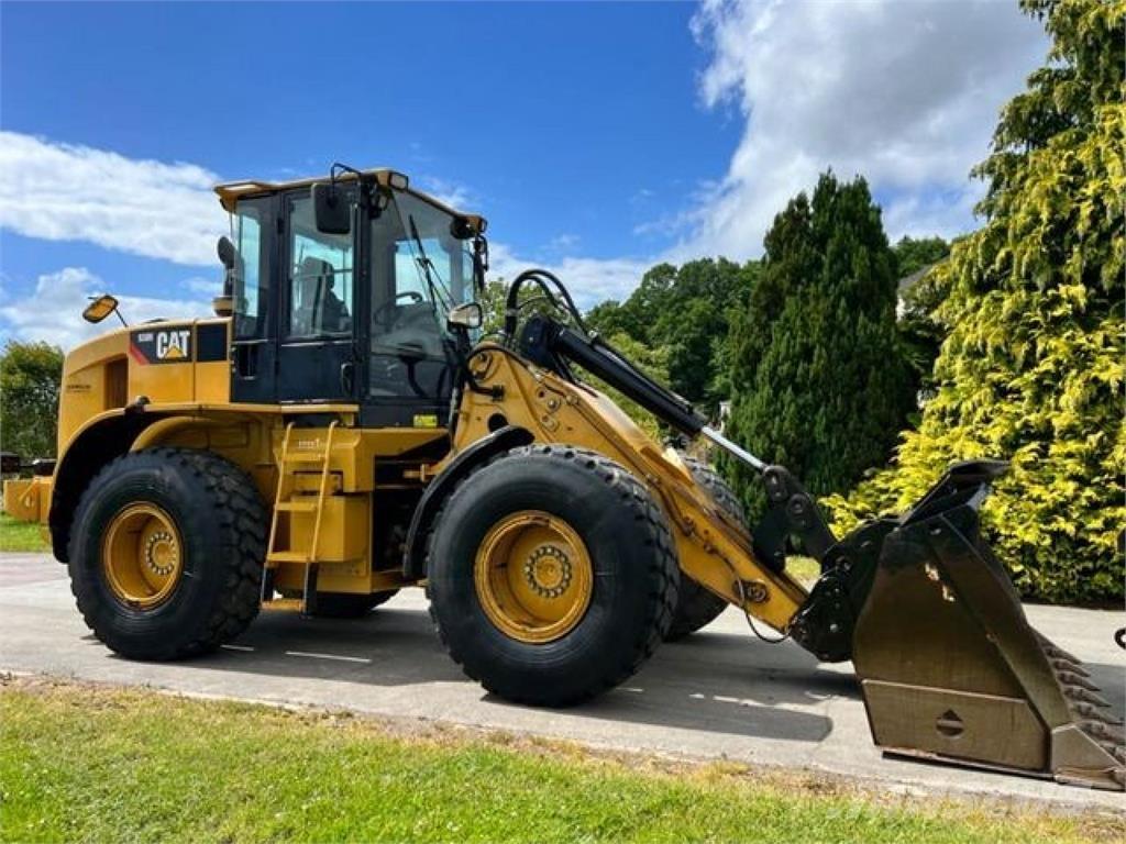 CAT 930H لوادر بعجل