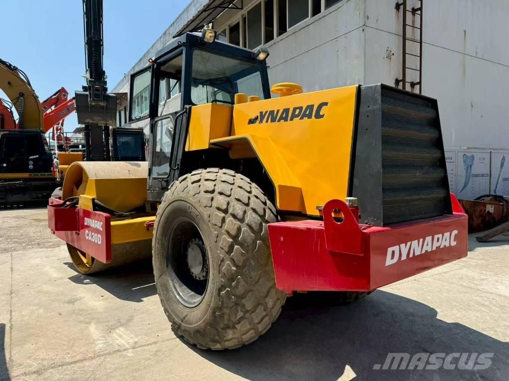 Dynapac CA 30 D مداحل أحادية الأسطوانة