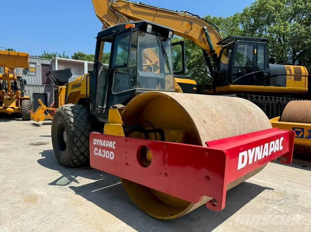 Dynapac CA 30 D مداحل أحادية الأسطوانة