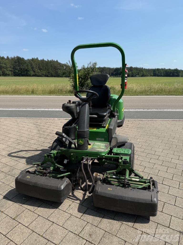 John Deere 2500 E محشات الخضر