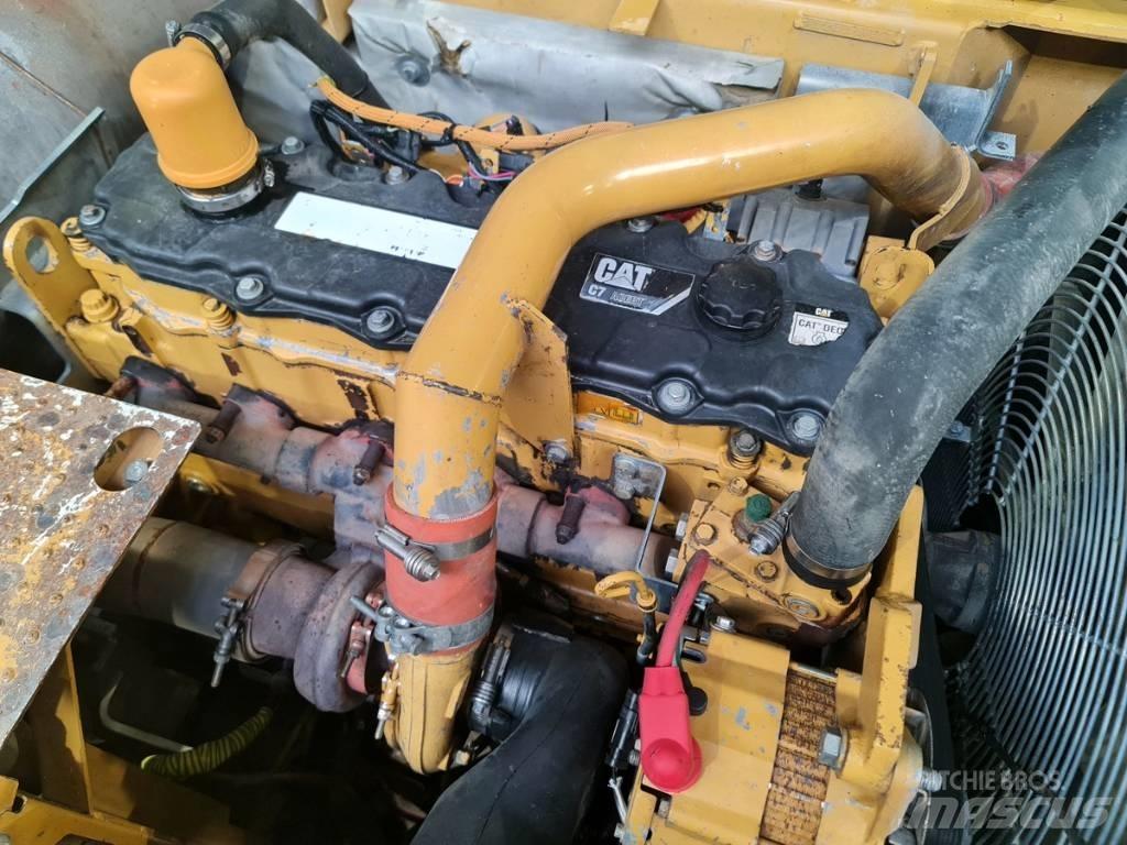 CAT 324 D L حفارات زحافة