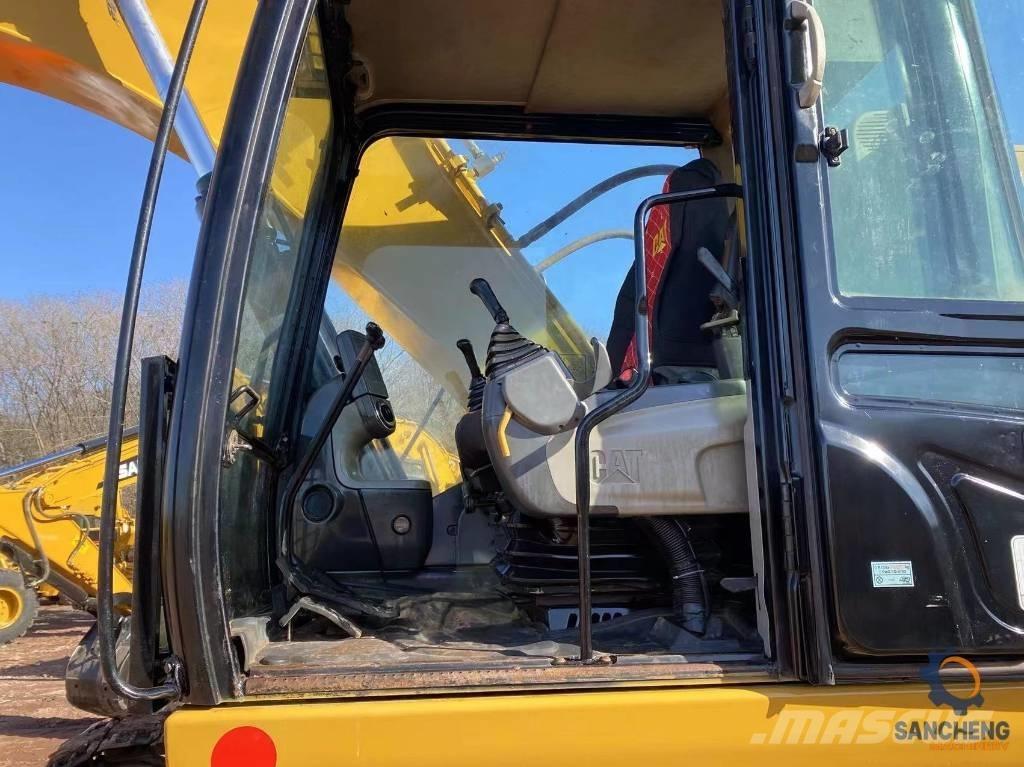 CAT 325 D حفارات زحافة