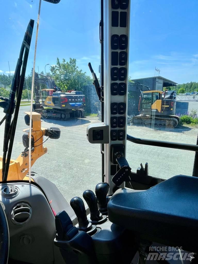 Volvo L 120 H لوادر بعجل