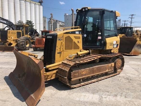 CAT D 5 K LGP بلدوزرات مجنزرة