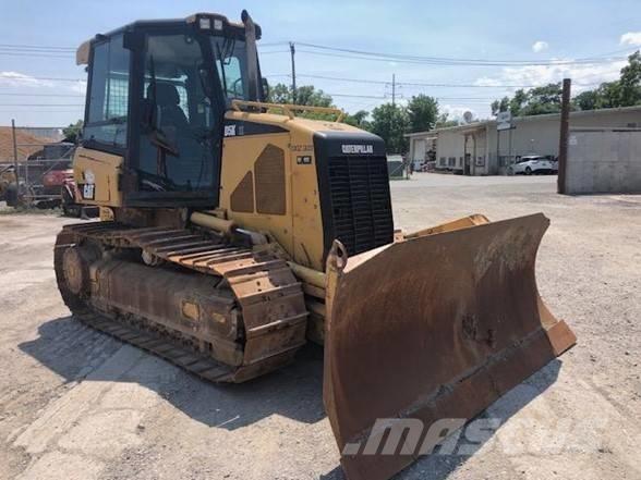 CAT D 5 K LGP بلدوزرات مجنزرة