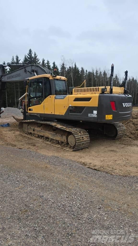 Volvo EC 250 D L حفارات زحافة