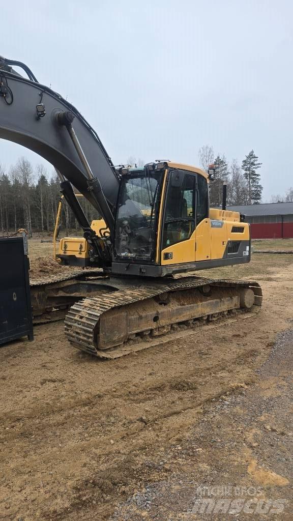 Volvo EC 250 D L حفارات زحافة