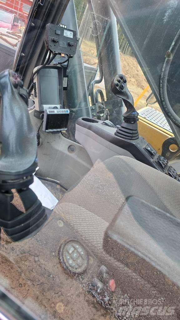 Volvo EC 250 D L حفارات زحافة
