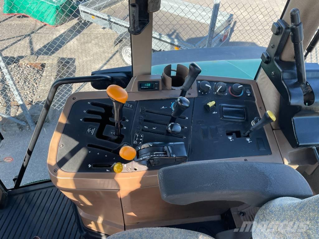 John Deere 7710 الجرارات