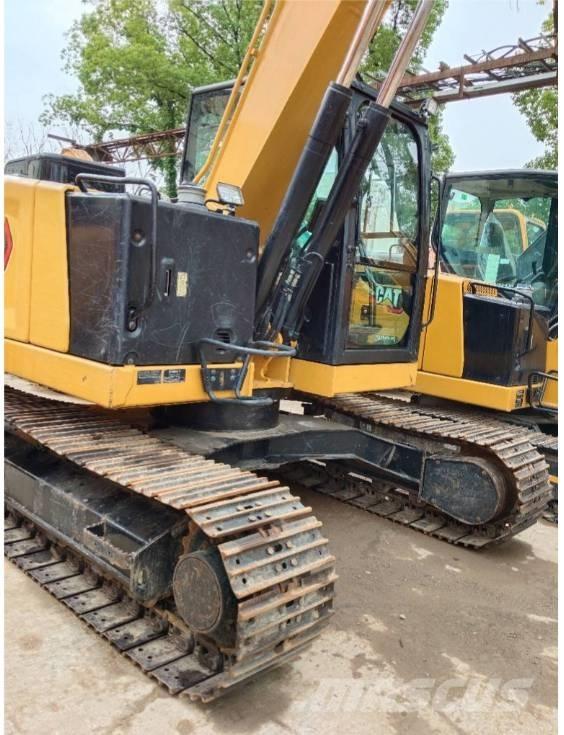 CAT 310 حفارات زحافة
