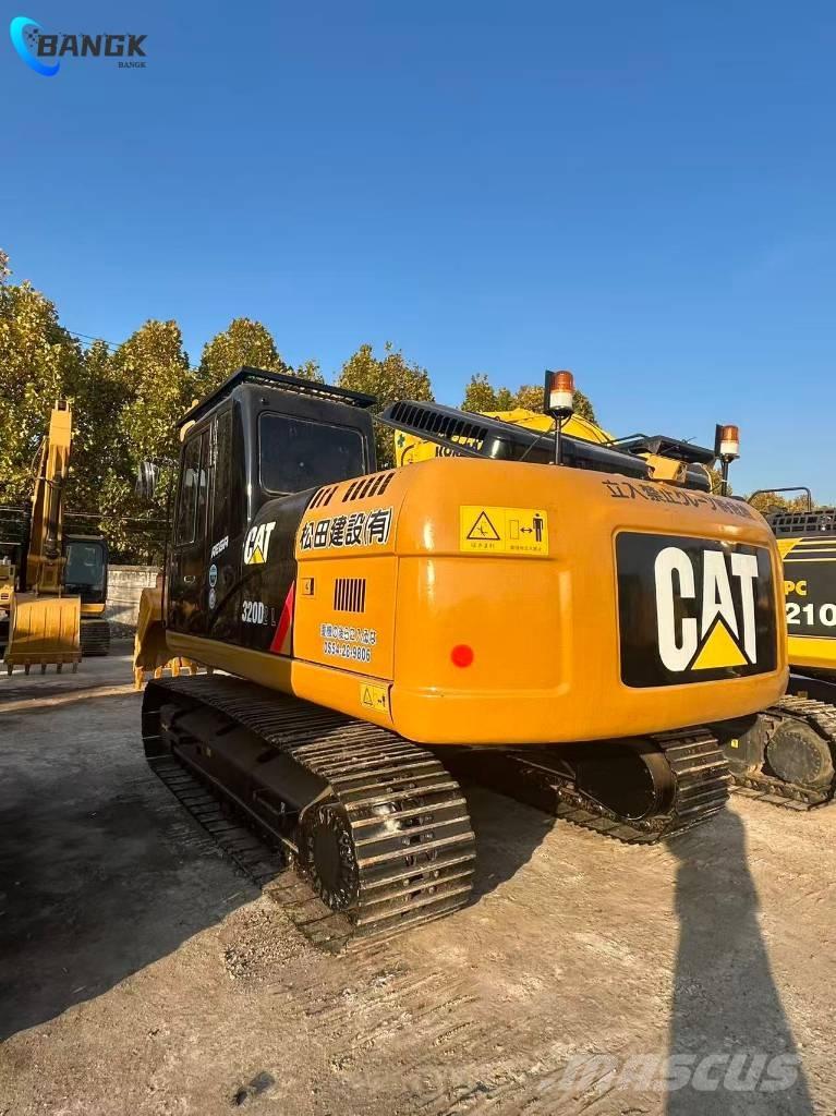 CAT 320 D 2L حفارات زحافة