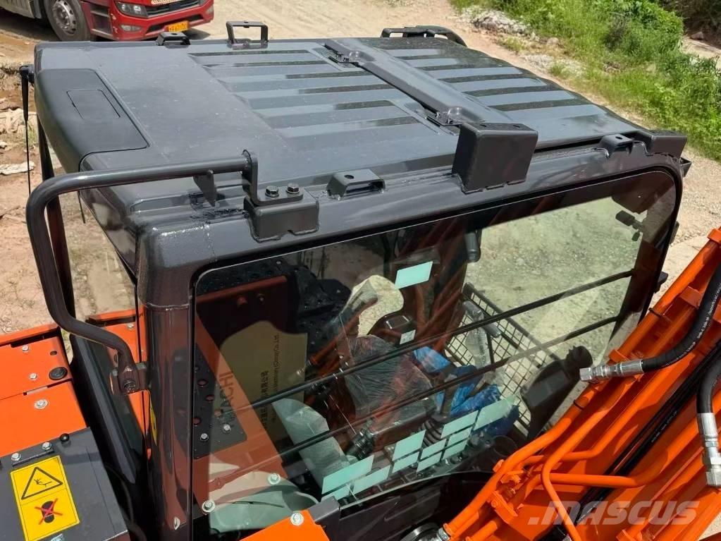 Hitachi ZX 130-6 حفارات زحافة