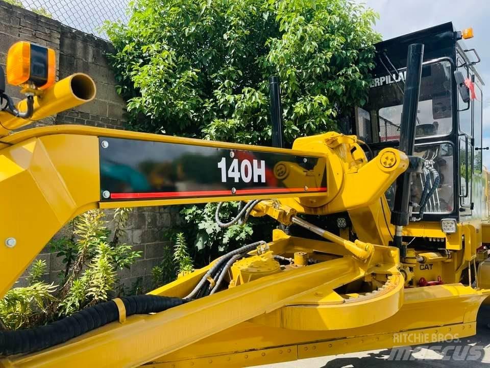 CAT 140h معدات تمهيد الطرق