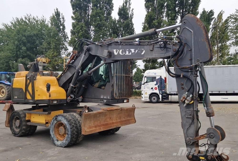 Volvo EW 140 D حفارات بعجل