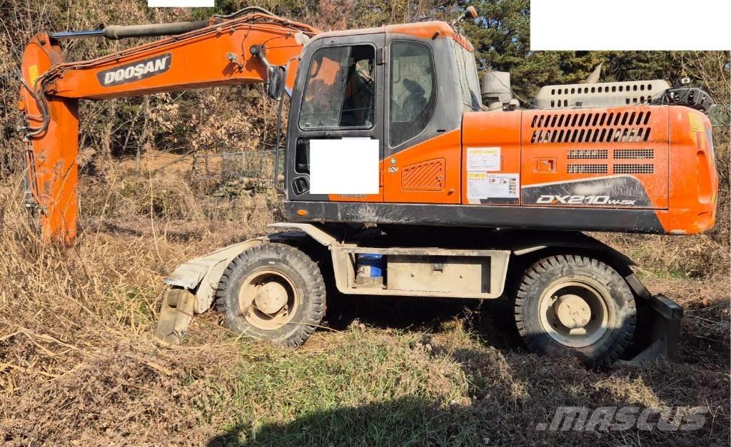 Doosan DX 210 W حفارات بعجل